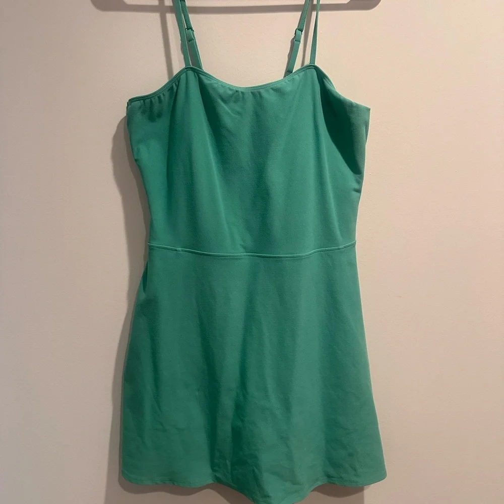alo green dress Yoga Women's Tennis alo skirt